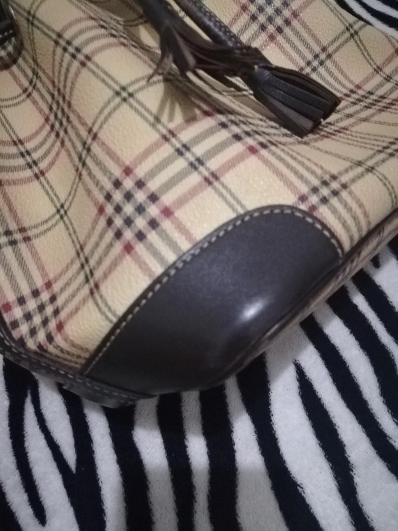 BeanPole Bucket Bag (Category: Luxury Bags & Wallets) located in Quezon City. Submitted by V_Cl0set (Listing ID 1178411616, Image 3). Description: Super cute bucket bag!must buy!.