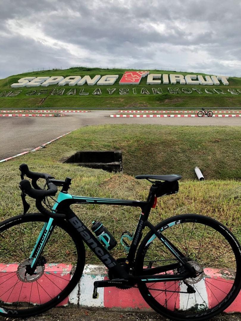 BIANCHI ARIA ULTEGRA DISC ROAD BIKE Sports Equipment Bicycles