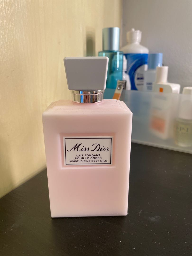 Miss Dior Coffret parfum  eau de toilette  lait pour le corps  crème pour  les mains  Aelia Duty Free 10 sur votre réservation en ligne