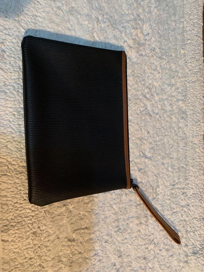 Clutch bag (Category: Bags & Wallets) located in Singapore. Submitted by ongang1 (Listing ID 1178416809, Image 2). Description: W9 x H7 inches Clutch bag for all purposes Fm handbag to travel to accessory bag .