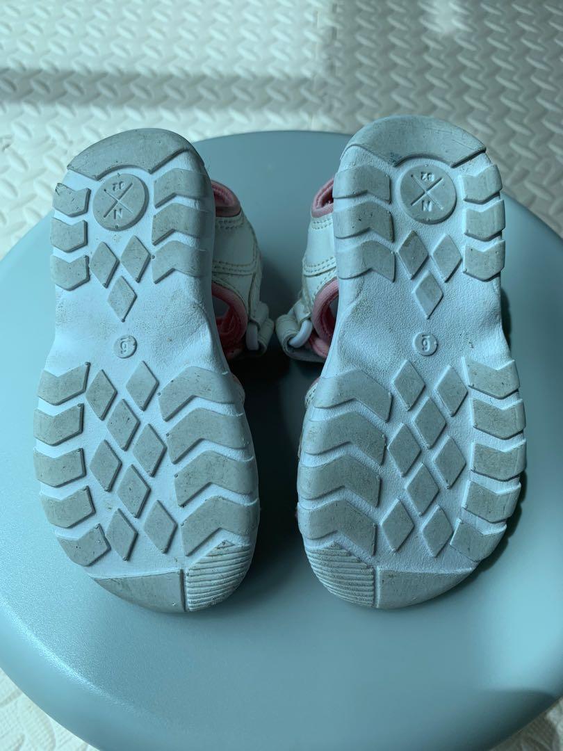 Girls shop trekker sandals