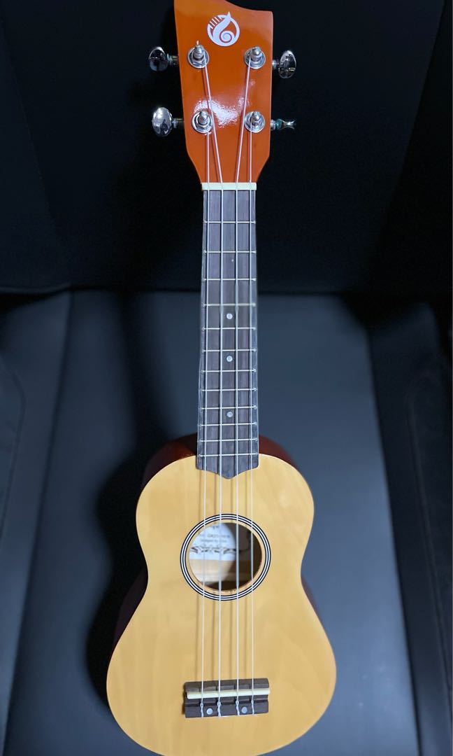 Grape Ukulele Model GK21 10N