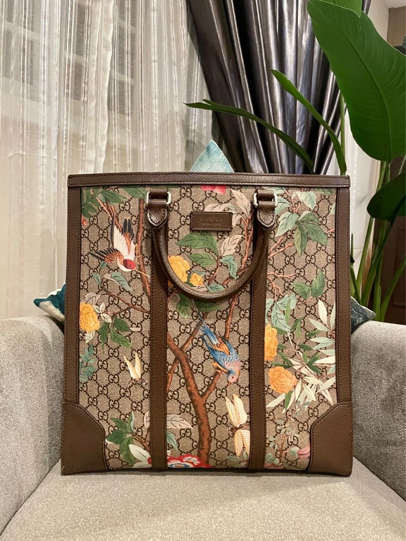 Gg supreme tote best sale gucci