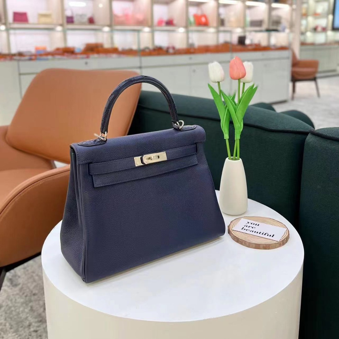 BRAND NEW Hermes Kelly Retourne 28 Togo Bleu Nuit GHW