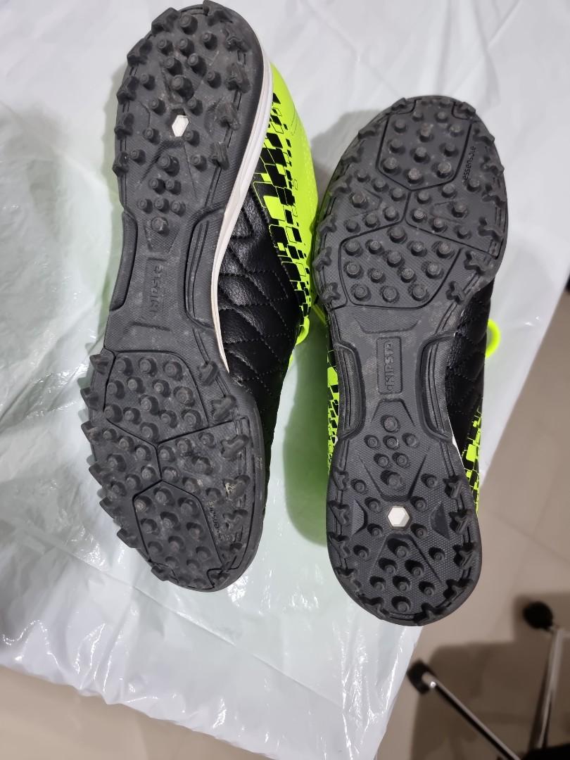 Kipsta agility 500 soccer boots, Men's Fashion, Footwear, Boots on