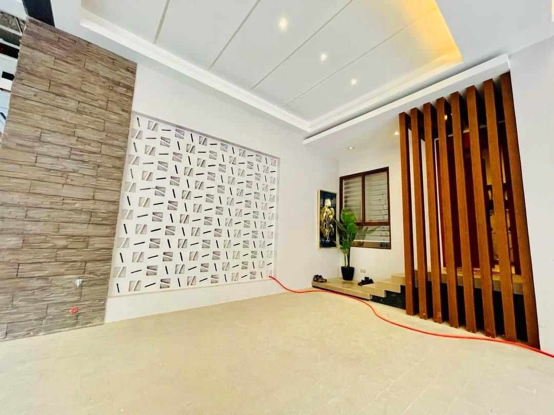 Manila Townhouse Near University Belt (UBelt) with 24/7 Security