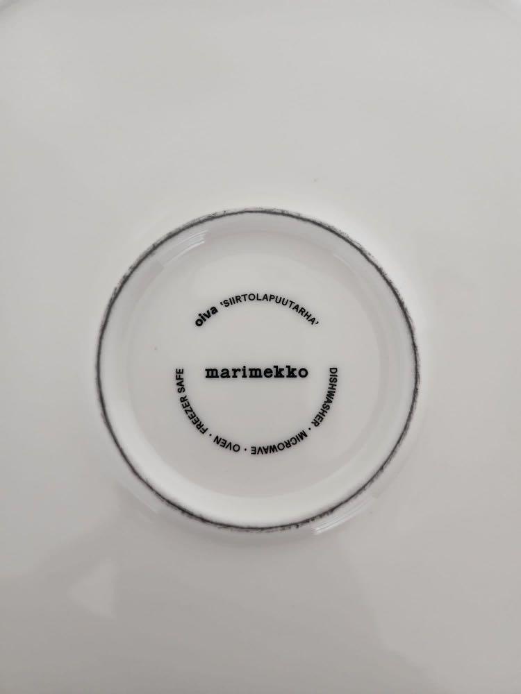 Marimekko Olva plate (large). 32cm diameter., 傢俬＆家居, 廚具和餐具, 餐具和餐具- Carousell