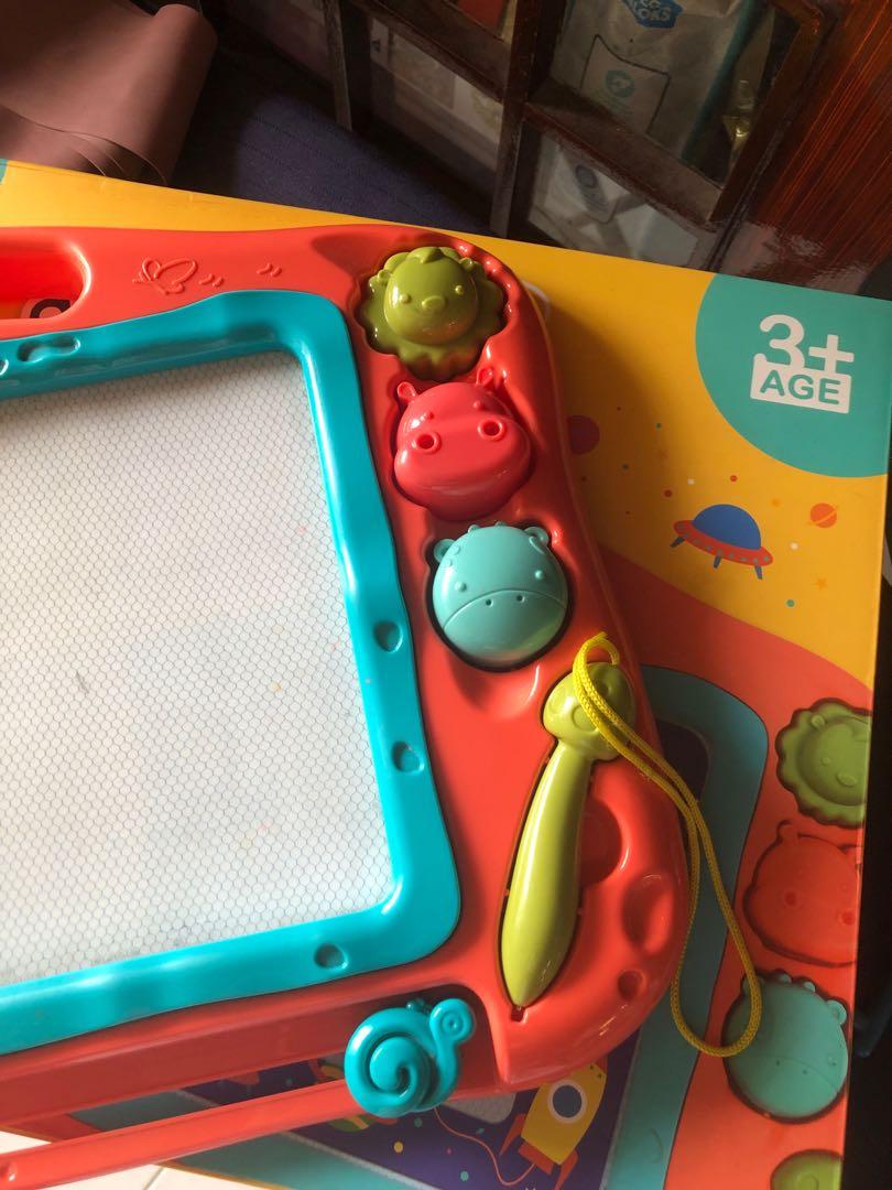 Mideer drawing board (Category: Educational & Learning Toys) located in Manila. Submitted by cfinela (Listing ID 1178306696, Image 1). Description: Complete inclusion Little wear of on the board but functions well. .