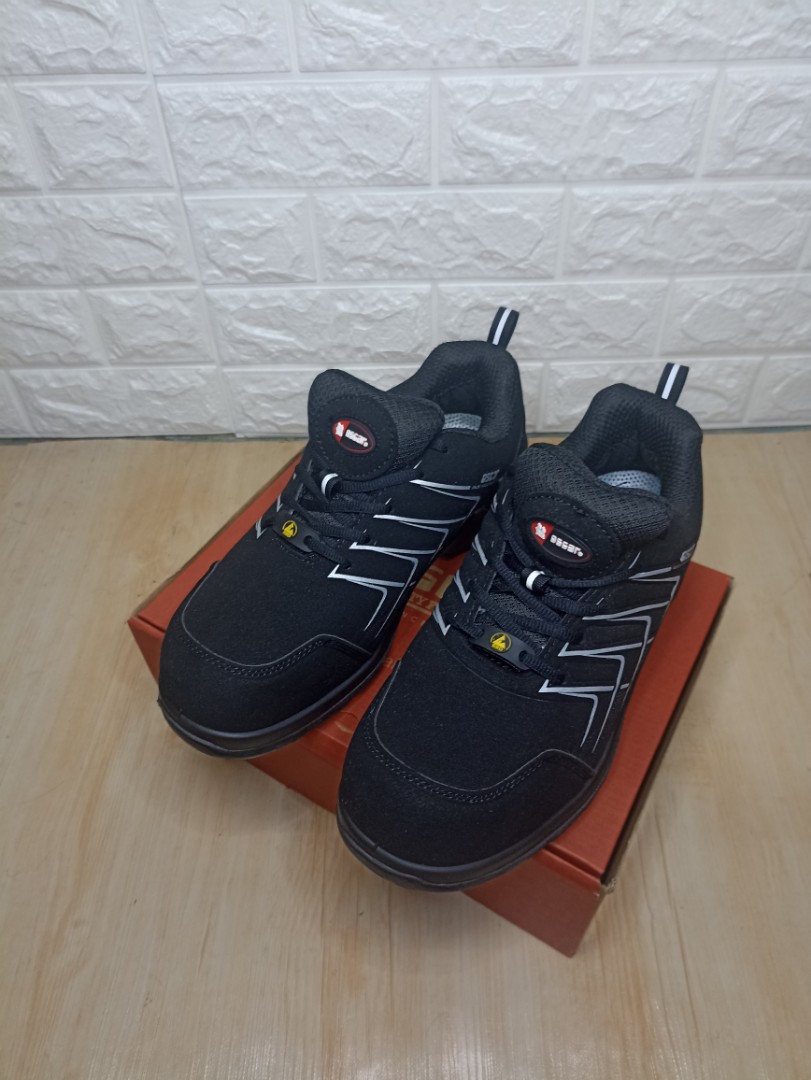 Oscar safety shoe, Men's Fashion, Footwear, Boots on Carousell