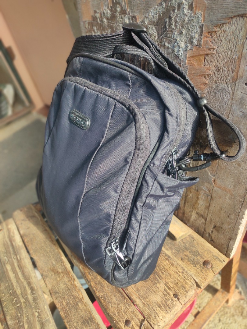 Pacsafe metrosafe 250 online