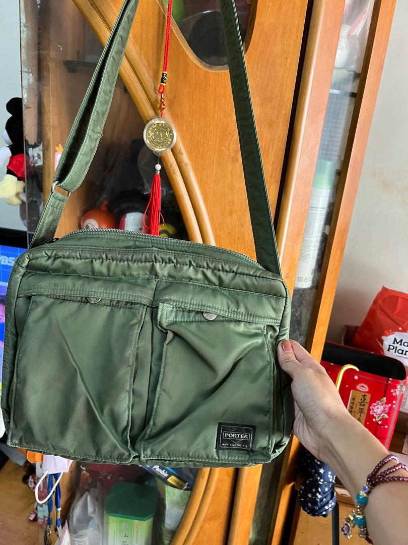 PORTER TANKER SHOULDER BAG S款 側背包 622-66963 日本製 綠色 尺寸-W245/H160/D95 包包整體8成新 常銷款 透明袋乾淨無損 古著綠 有正常使用痕跡與色退 內裏乾淨 外部無損 內部乾淨 $1000 運60