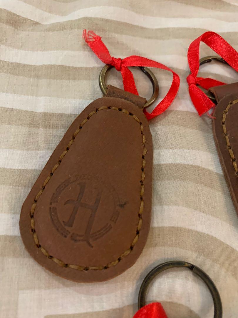 Real leather key chain Harl's (Category: Charms) located in Marikina City. Submitted by silvader (Listing ID 1178286735, Image 3). Description: 100% real leather You pick color.