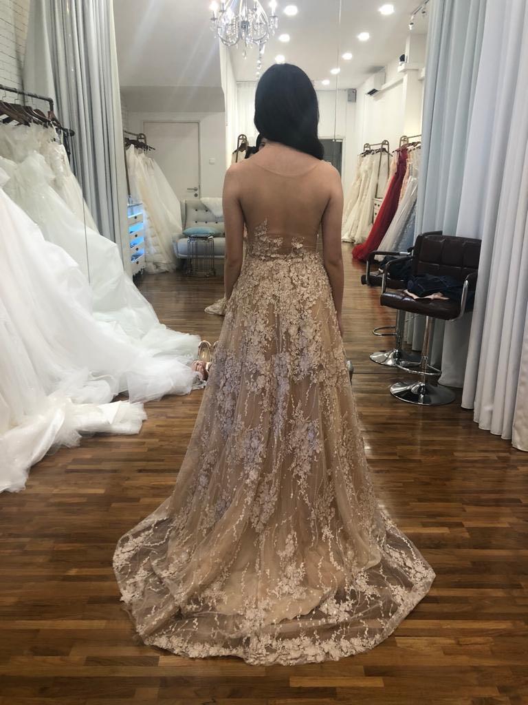 Gold 2024 elegant gown