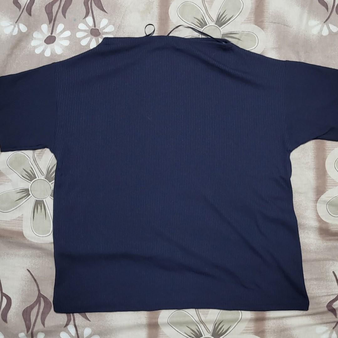 UNIQLO top in Navy Blue (Category: Shirts) located in Malabon City. Submitted by maracon (Listing ID 1178411728, Image 2). Description: 💜 Can do Shopee Checkout.