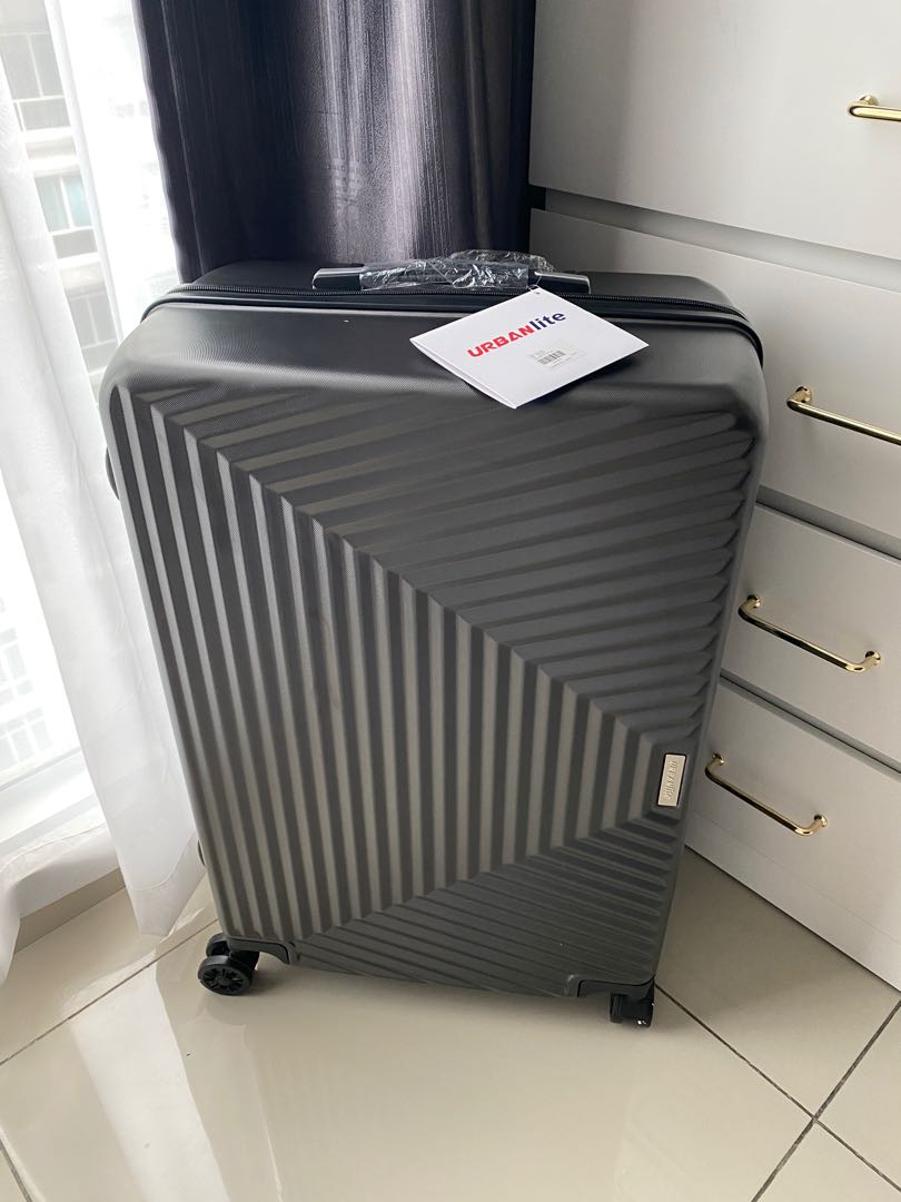 Universal traveler luggage outlet