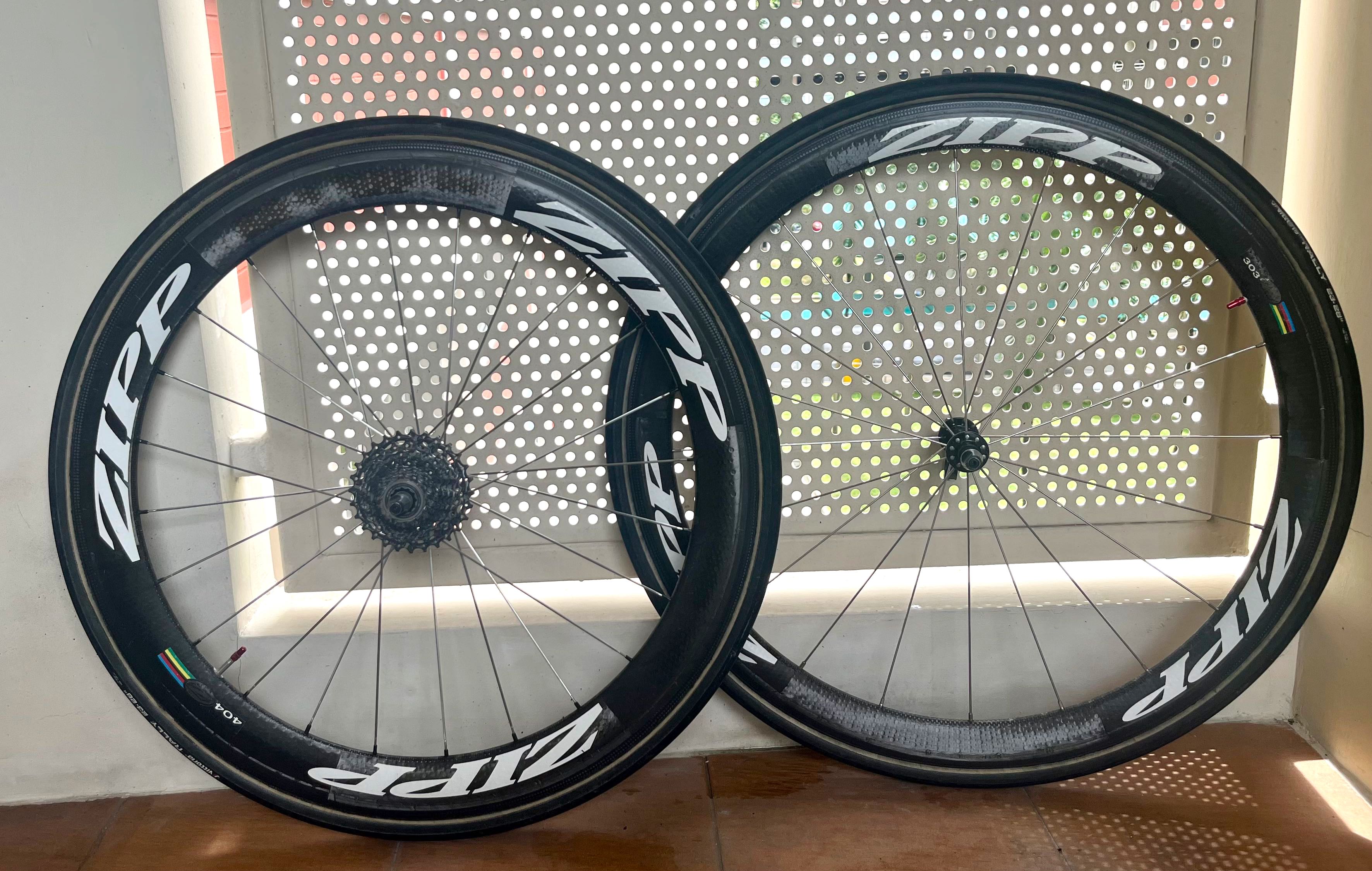 Zipp 303 404 Full Carbon wheelset
