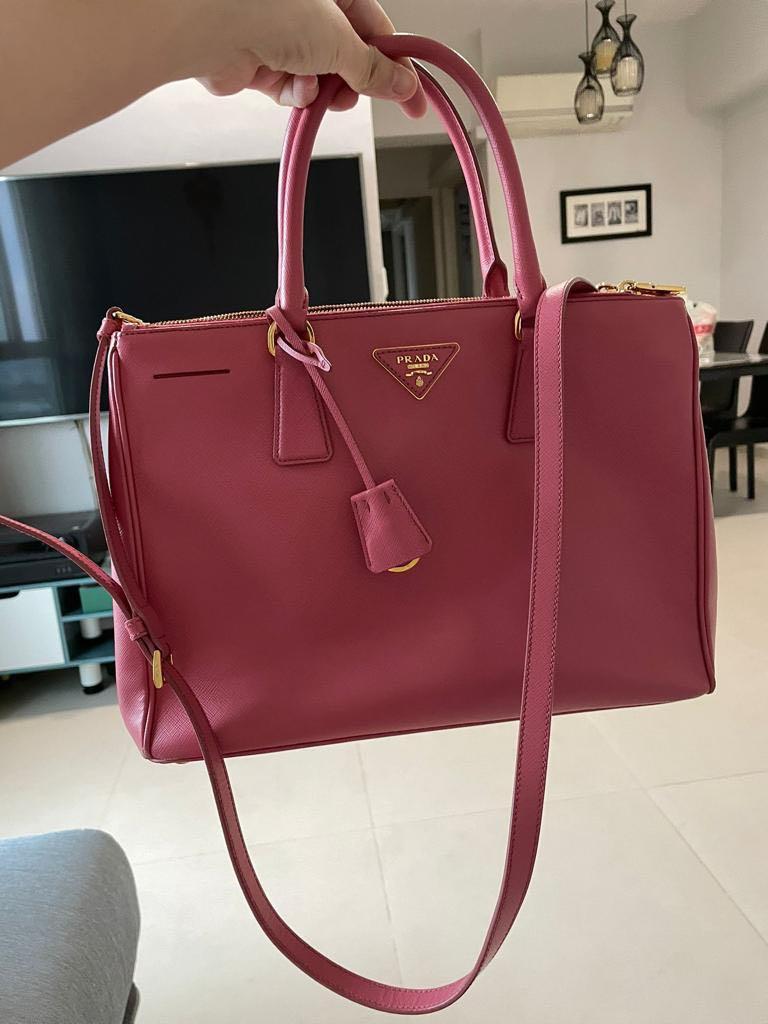 Prada - Authenticated Saffiano Handbag - Leather Pink Plain for Women, Very Good Condition