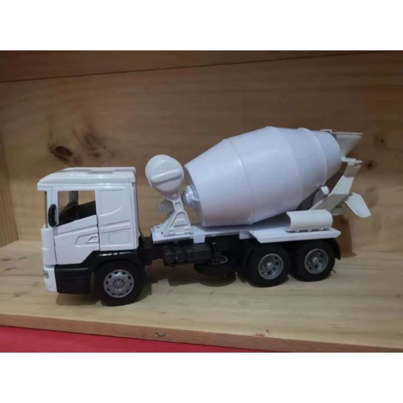 1/32 Scania Cement Mixer Euro Truck Diecast Model by New Ray, Hobbies