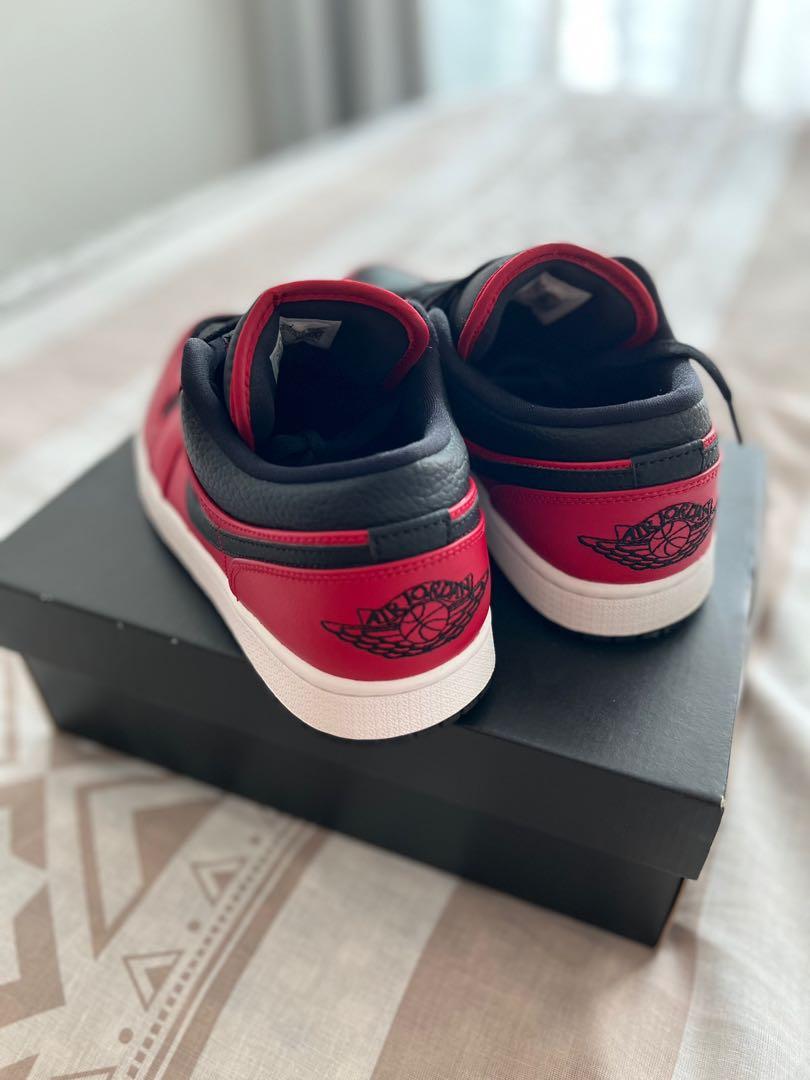 low top black and red 1s