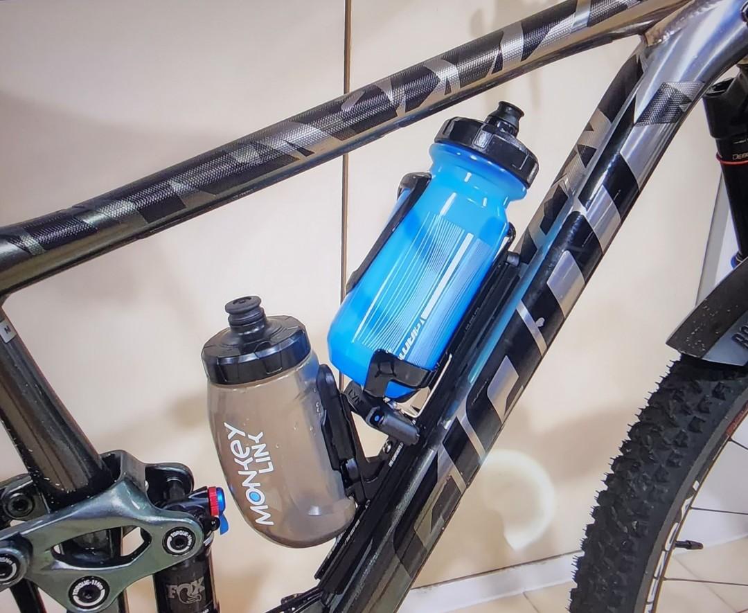 Dual bottle cage top