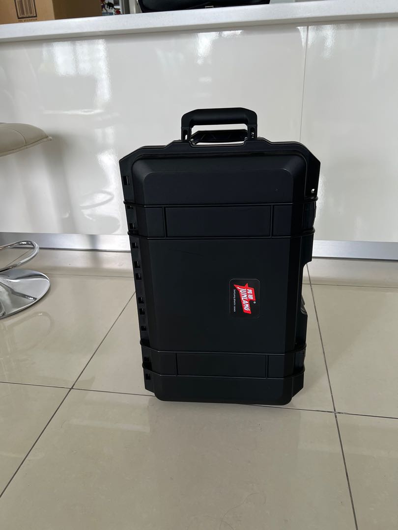 Camera Hard Case with dividers (URGENT), Photography, Photography