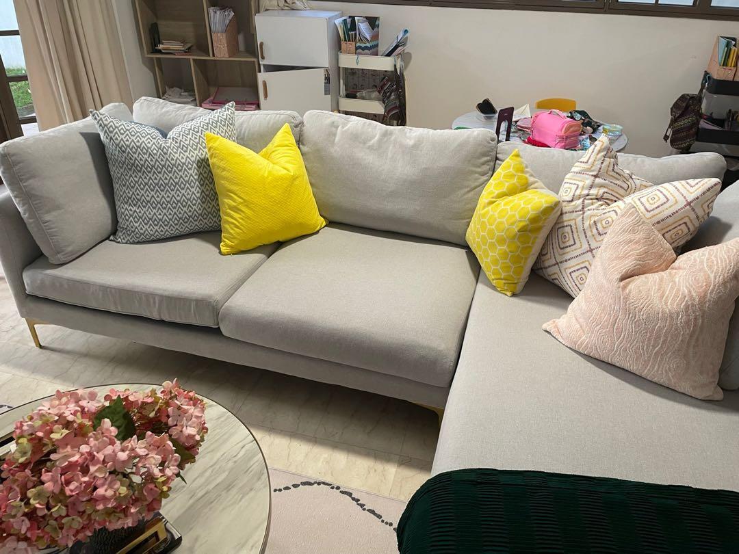 Castlery lounge 2025