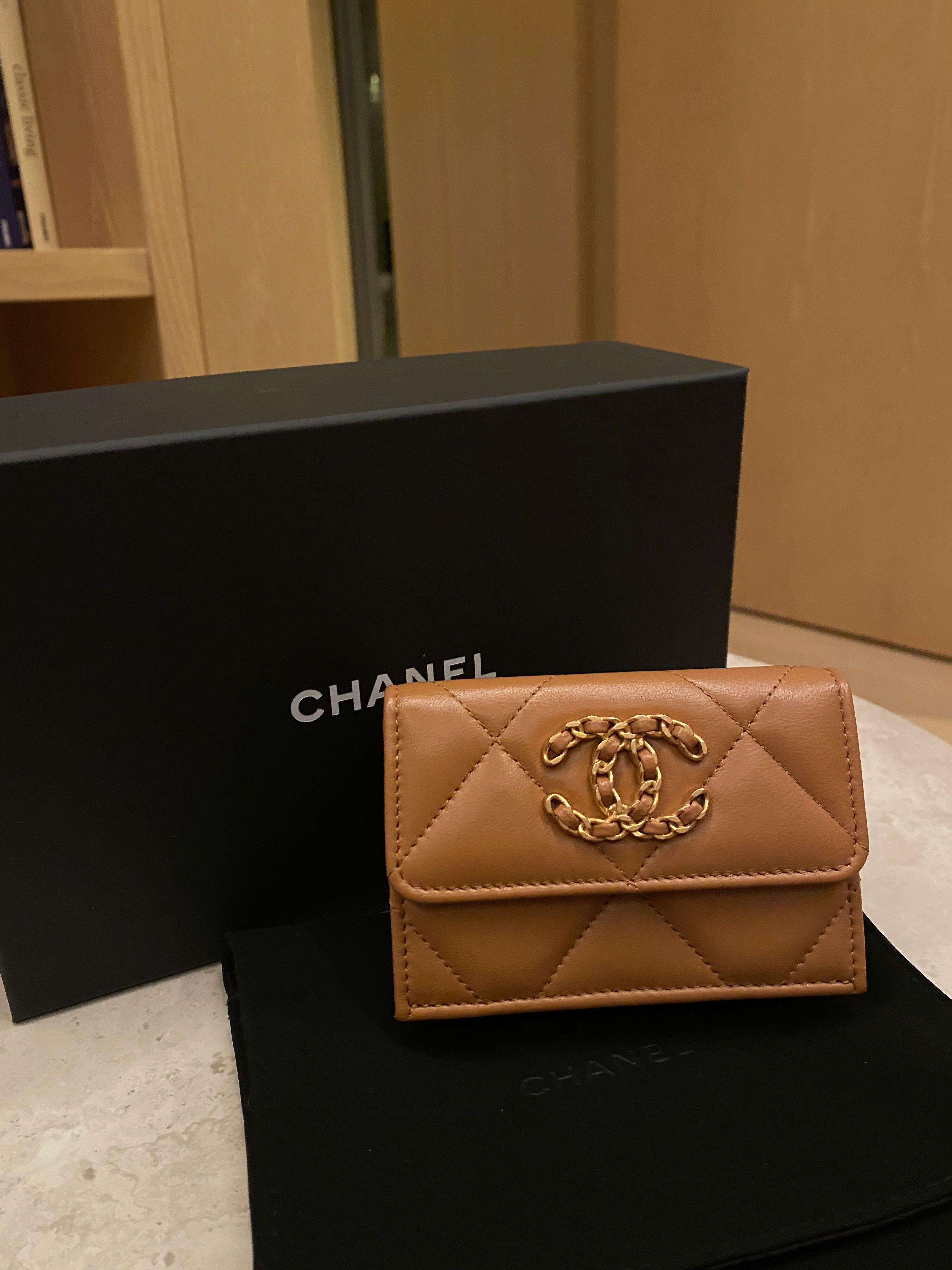 Chanel 19 Small Flap Wallet, 名牌, 手袋及銀包- Carousell