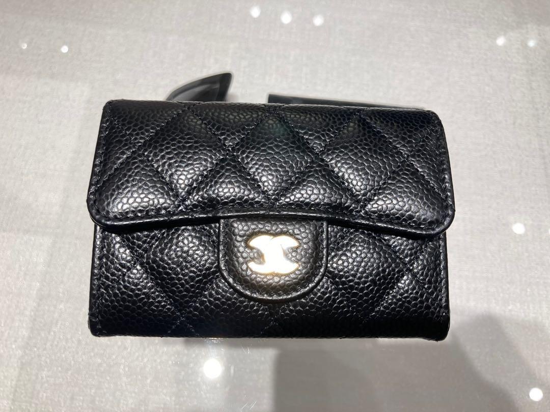 Chanel Classic Flap Card Holder: Black cavier with GHW