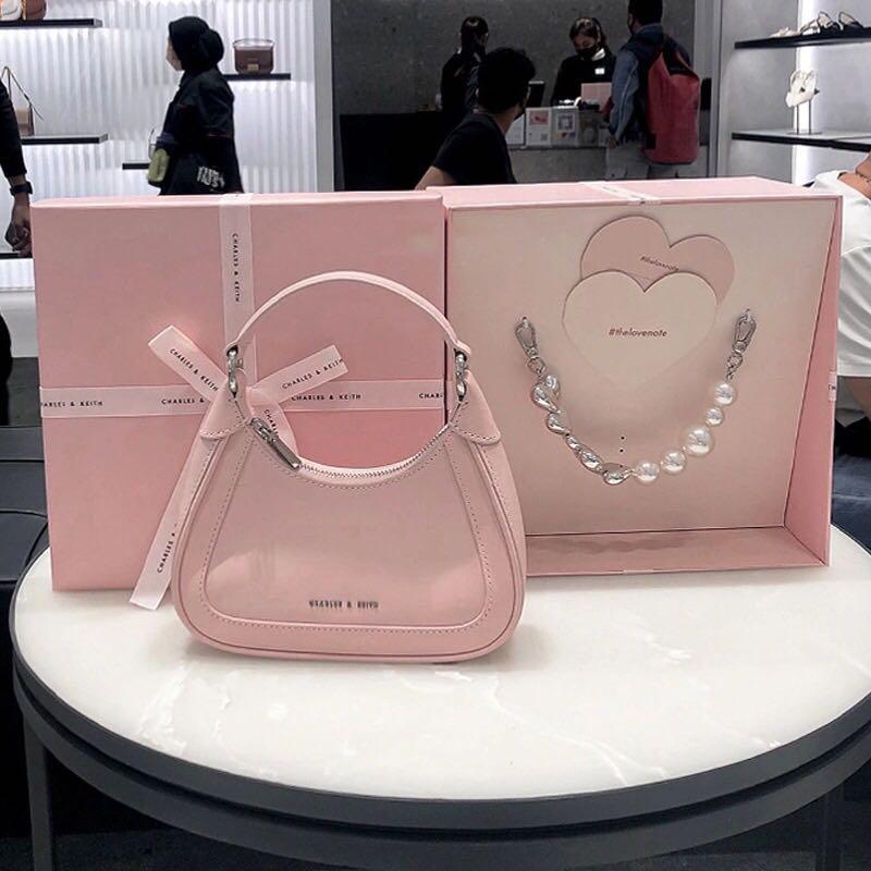 Pink chain shoulder bag discount