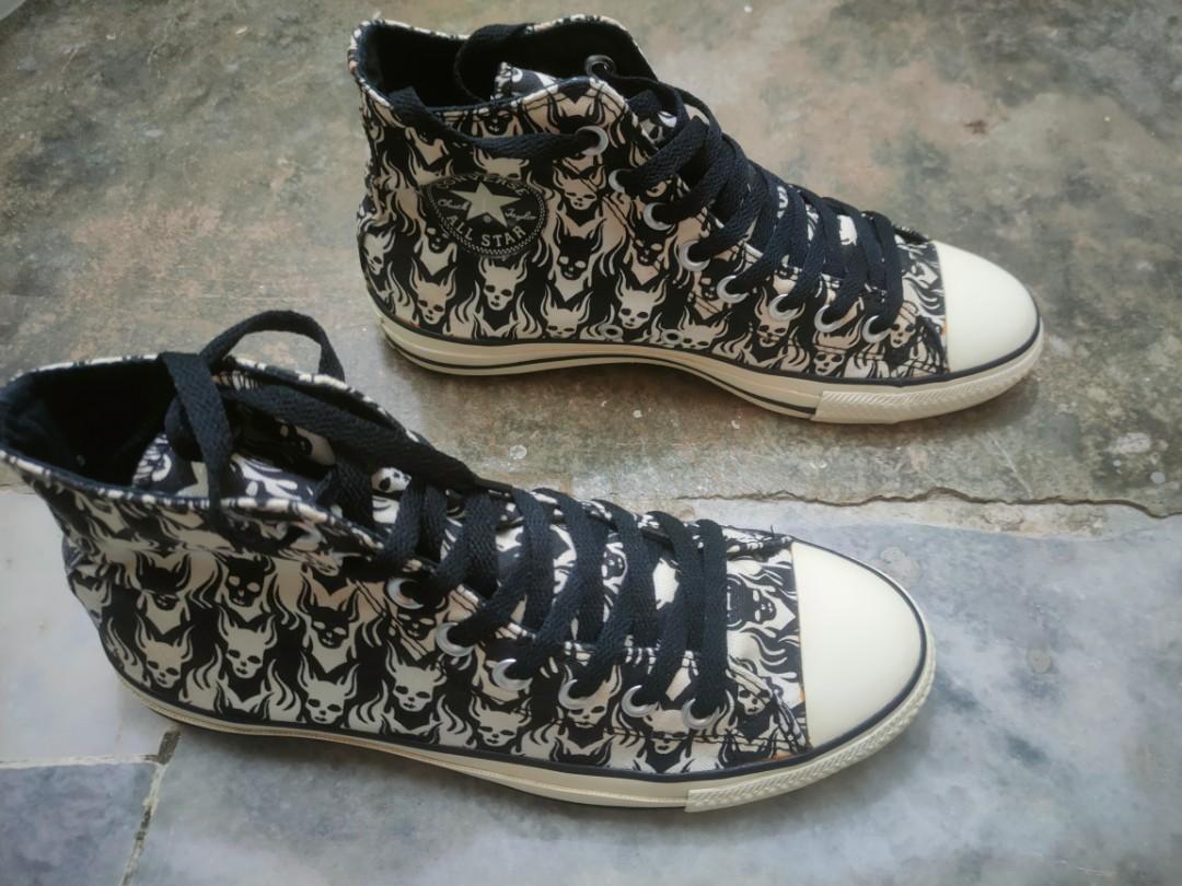 Converse with deals skulls on them
