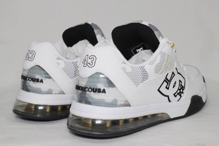 DC☆27.5cm☆VERSATILE KB (WTC)☆White, 男裝, 鞋, 波鞋- Carousell