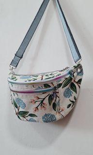 Fannypack or Sling bag