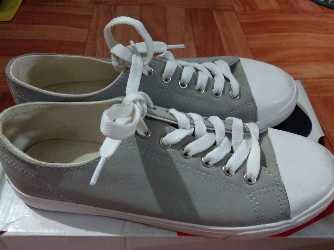 Fila, Women's Fashion, Footwear, Sneakers on Carousell