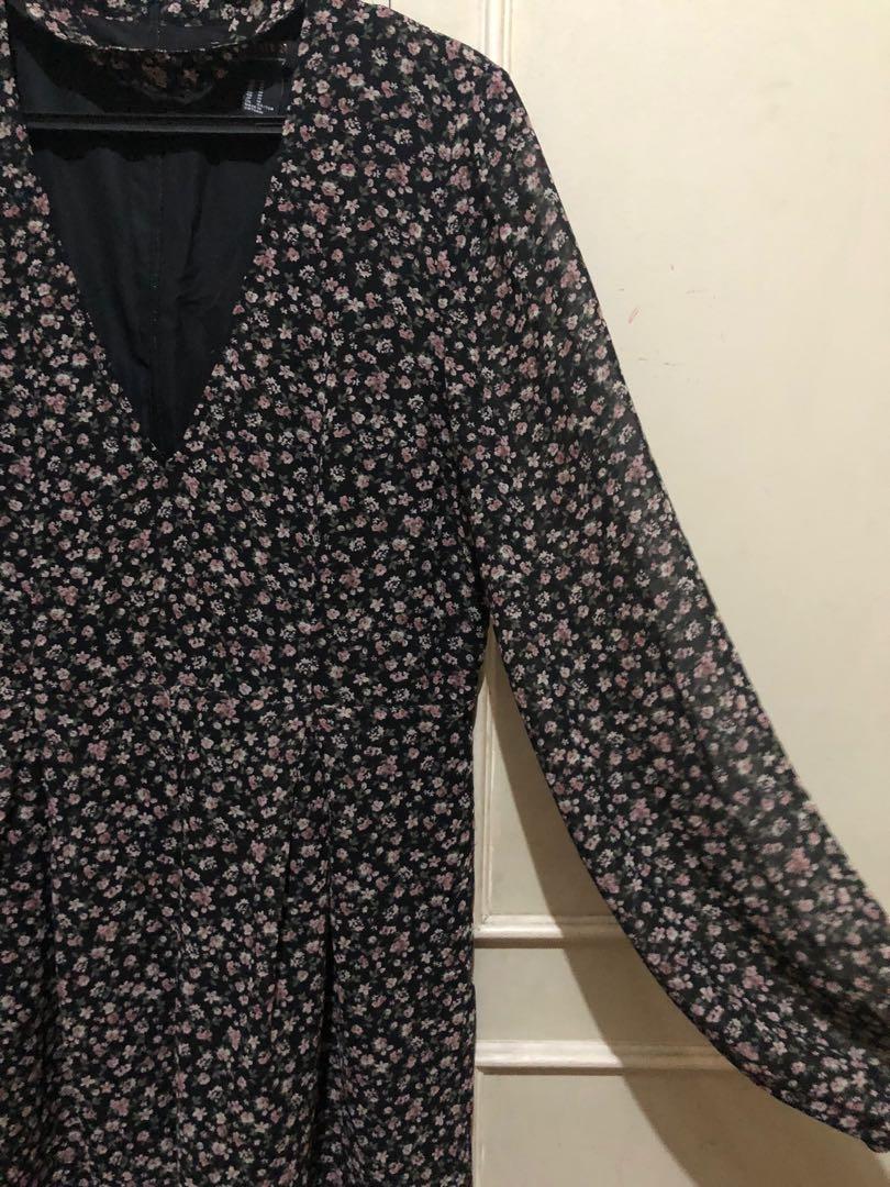 Forever 21 Black Floral Romper (Category: Rompers) located in Angeles City. Submitted by sweeetoooth (Listing ID 1178576605, Image 3). Description: Used only twice In good condition RFs: Decluttering Size: Medium.