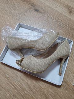 Free beige Open toes heel