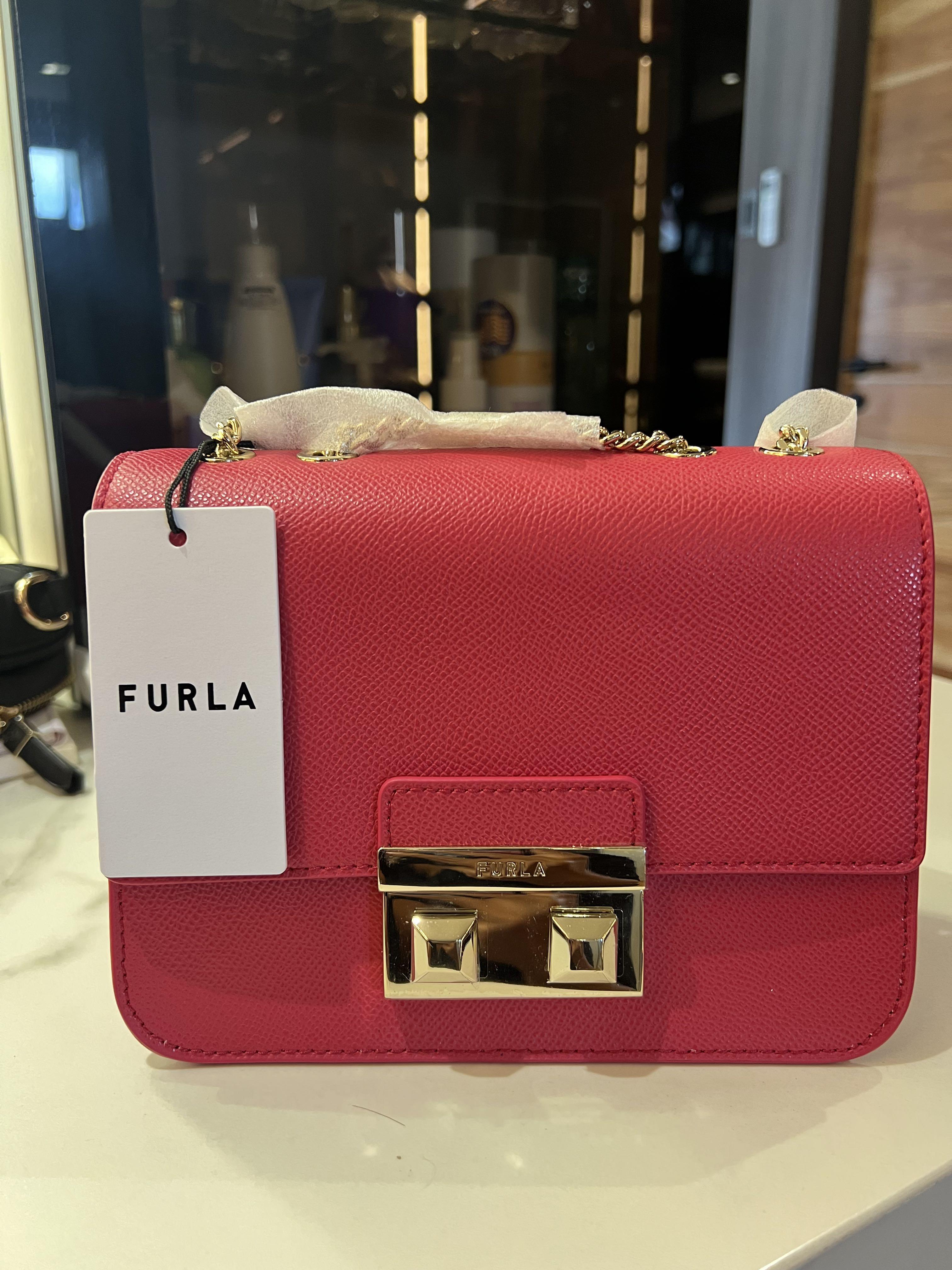 Furla Crossbody/shoulder bag (Category: Cross-body Bags) located in Quezon City. Submitted by zerinap (Listing ID 1178463549, Image 1). Description: Brand new with dustbag Crossbody or shoulder Champagne hardware Great accent for your OOTD.