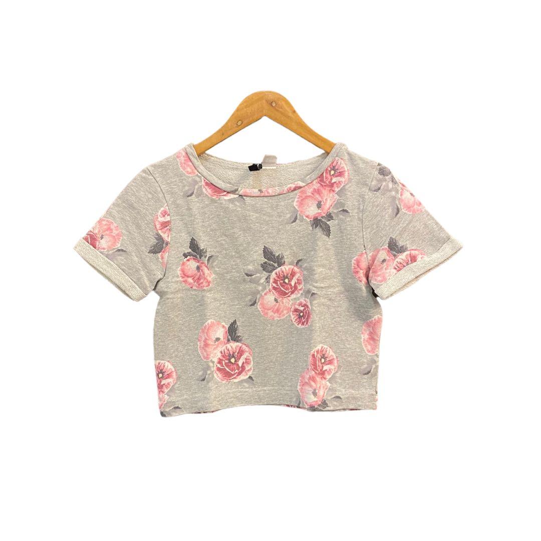 H&M Floral Crop Top (Category: Shirts) located in Marikina City. Submitted by loweemo (Listing ID 1178561150, Image 1). Description: .