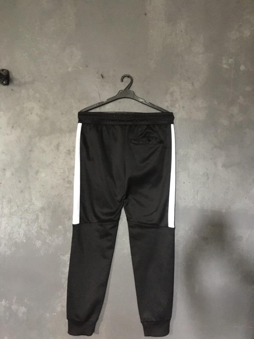 H M Joggers with side stripe Men s Fashion Bottoms Joggers on Carousell