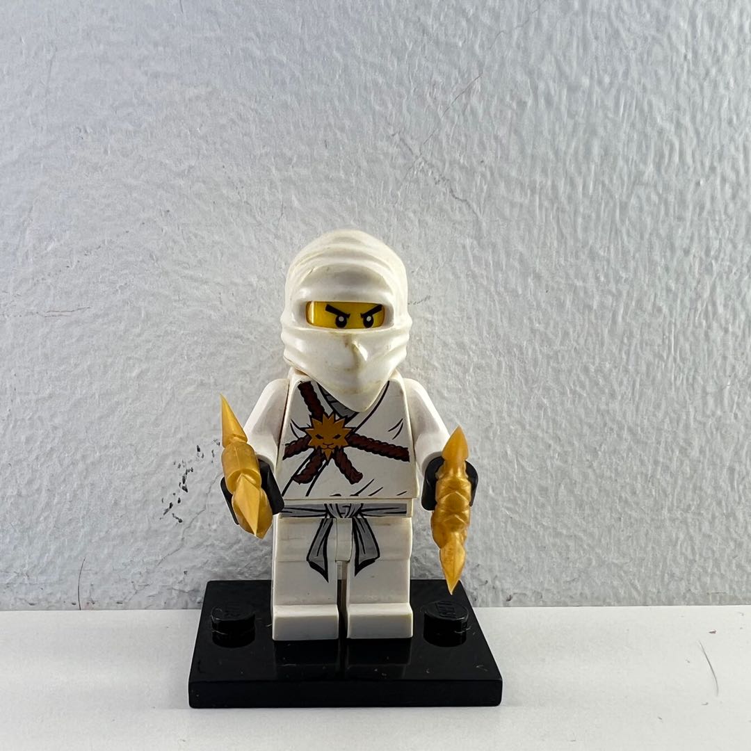 Lego Ninjago Masters Of Spinjitzu Zane Minifigure w Shurikens Of