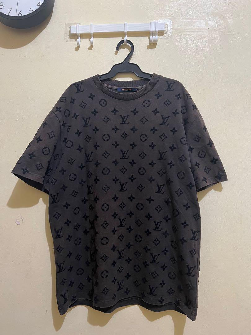 Louis Vuitton Hook-and-Loop Monogram T-Shirt in Gris Metal, Luxury, Apparel  on Carousell