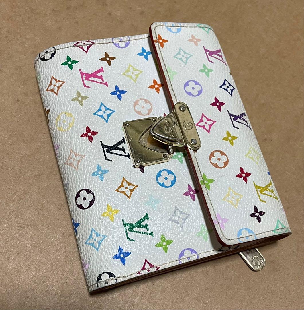 Louis Vuitton white checkered short wallet, Women's Fashion, Bags & Wallets,  Wallets & Card Holders on Carousell