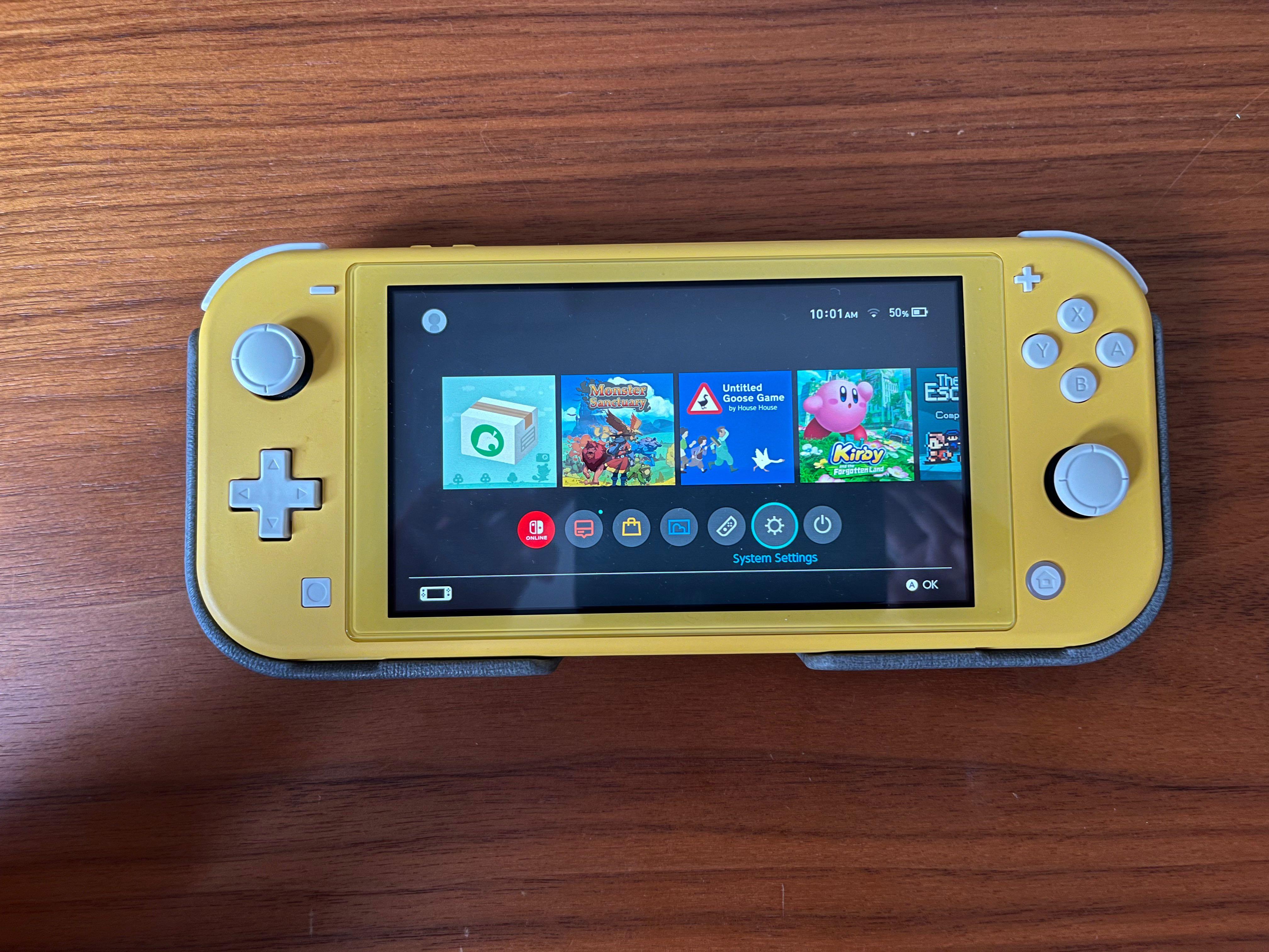 Nintendo Switch Lite (Yellow) with magnetic case, Video Gaming 