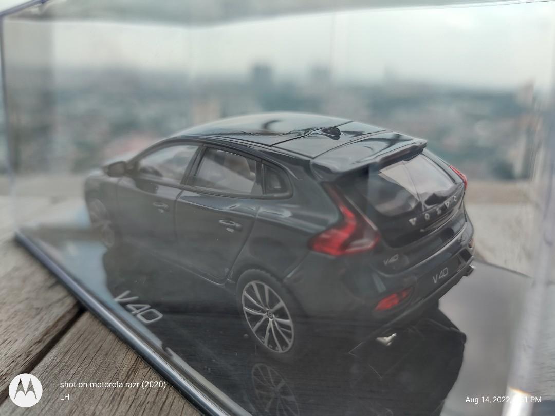 Volvo v40 hotsell diecast model