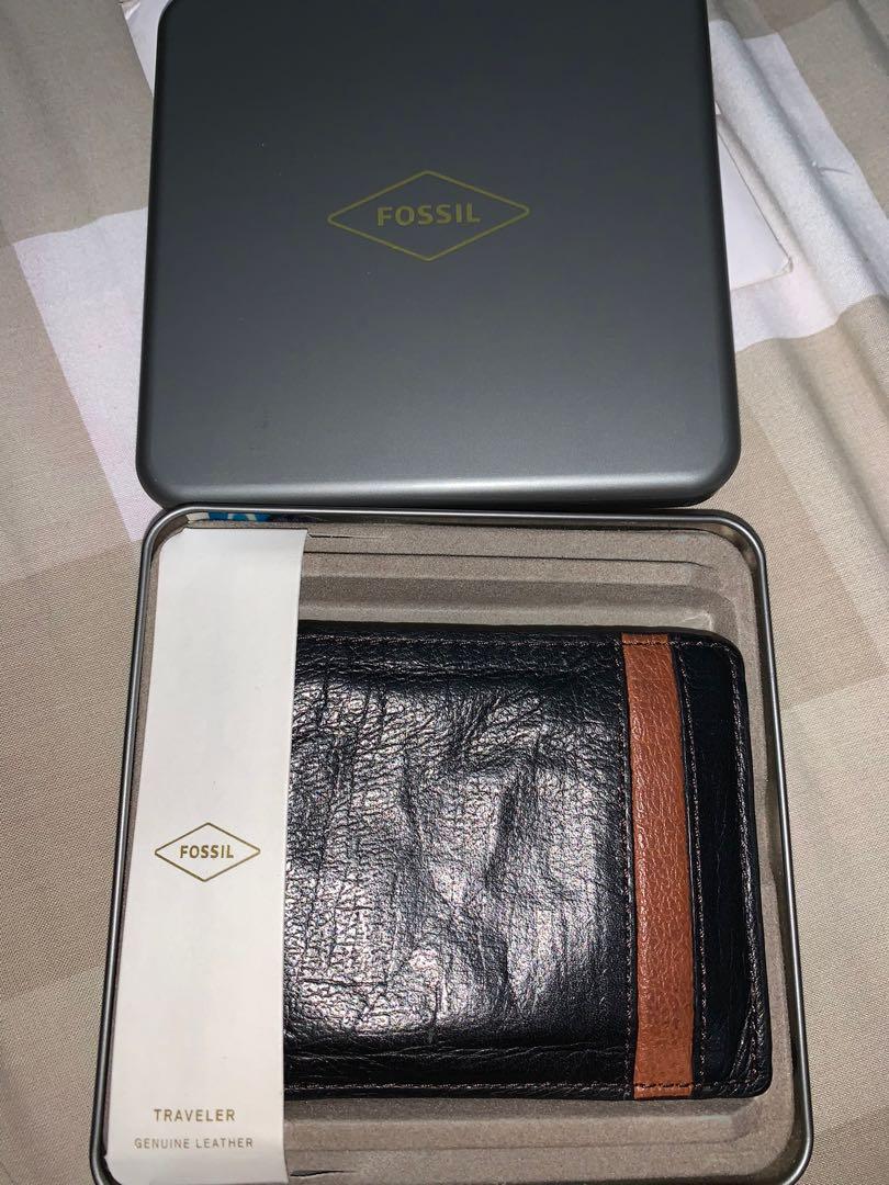 Preloved Fossil Ennis Traveler Wallet Dompet Pria, Barang ...