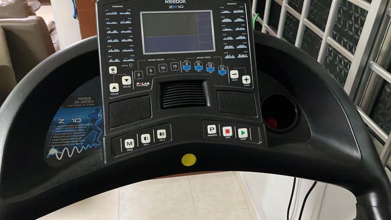 Reebok ZR10 Treadmill, Equipment, Exercise & Fitness, Cardio Fitness Machines on Carousell