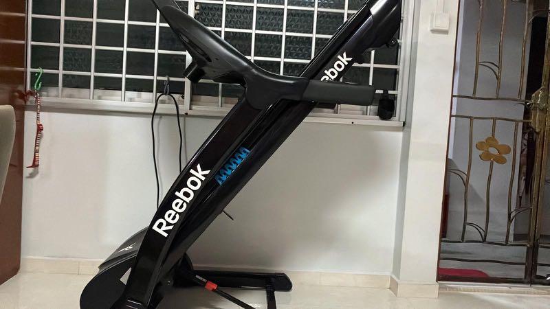 Forsendelse strømper krølle Reebok ZR10 Treadmill, Sports Equipment, Exercise & Fitness, Cardio &  Fitness Machines on Carousell