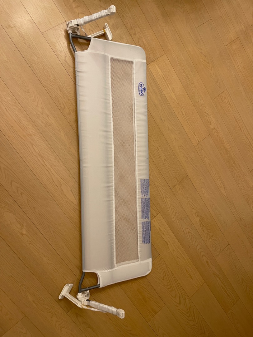 Regalo bed rail *free*, 兒童＆孕婦用品, 兒童傢具, 兒童傢具 床圍 Carousell