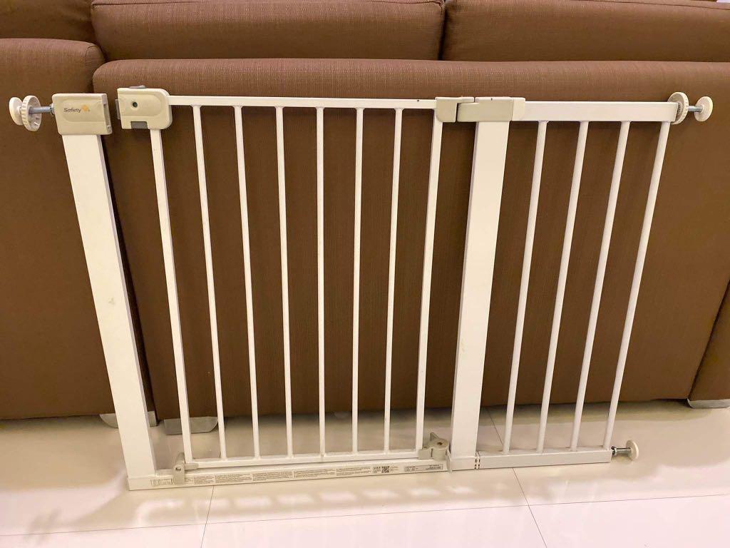 Safety First Gate with extension, Babies & Kids, Baby Nursery & Kids