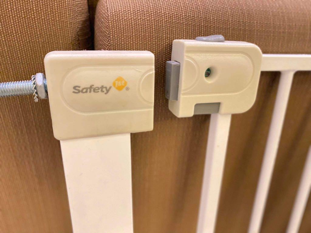 Safety First Gate with extension, Babies & Kids, Baby Nursery & Kids