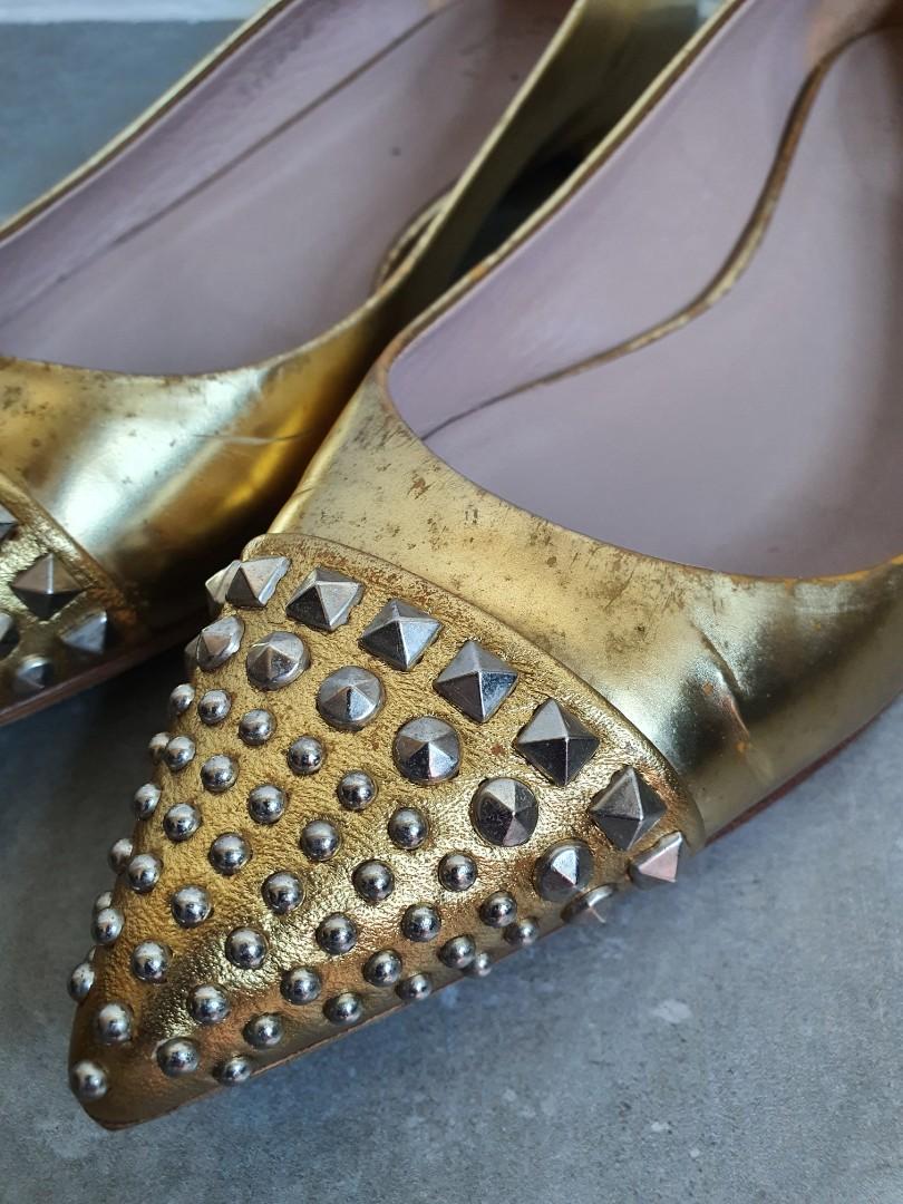 Must Go 45 Size 36 GUCCI studded flats gold authentic not bag not wallet not heels